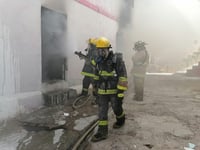 Fuego acaba con la planta baja de una vivienda en Torreón