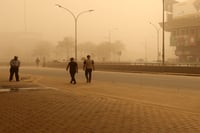 Tormenta de arena en Irak deja un muerto y más de 5,000 hospitalizados