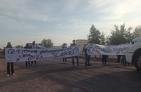 Estudiantes de la FAZ de UJED bloquean carretera a Tlahualilo, exigen la salida del director
