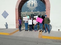 Maestros toman Casa de Gobierno en Gómez Palacio ante falta de pago