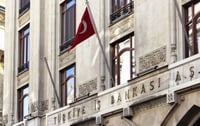Turquía mantiene tipos de interés pese a alta inflación del 70%