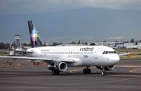 Volaris cancela vuelos a Huatulco por huracán, Ebrard estaba entre pasajeros