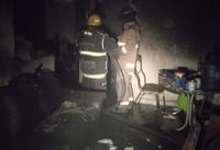 Mujer y sus dos hijos sufren síntomas de intoxicación tras incendio en Gómez Palacio