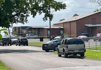 Matan a sospechoso que intentaba entrar a una escuela de Alabama