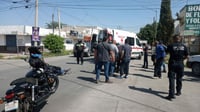 Camioneta arrolla a motociclista en el Centro de Gómez Palacio