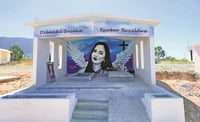 Pintan mural en honor a Debanhi Escobar en su capilla 