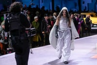 Rosalía conquista a Louis Vuitton como estrella de su desfile en París