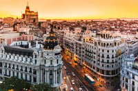 Vivir en España: Los beneficios de emigrar y estudiar con GrowPro