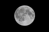 Científicos elaboran un nuevo mapa de la composición química de la superficie lunar
