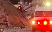 Colapsa edificio en Monclova y aplasta a dos personas; uno muere