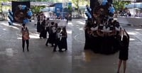 Joven conmueve por bailar en graduación con el retrato de su difunta madre