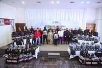 Entrega Leticia Herrera uniformes a Policías Municipales de Gómez Palacio