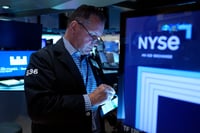 Wall Street abre con pérdidas y el Dow Jones retrocede 0.26 %