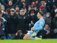 ¿Cuánto dinero recibe la Premier League por sus derechos televisivos?
