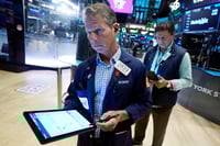 Wall Street se 'tiñe' de rojo y el Dow Jones baja 0.39 %