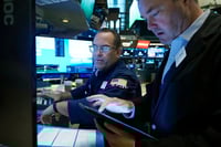 Wall Street cierra en terreno mixto y el Dow Jones cae 0.22 %