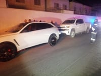 Conductor ebrio choca contra dos unidades estacionadas en El Fresno e intenta huir