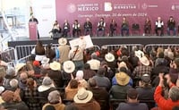AMLO anuncia planta potabilizadora, becas y apoyos para Durango