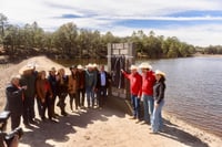 Gobierno de Durango entrega 210 macrobordos de abrevadero para que productores hagan frente a la sequía