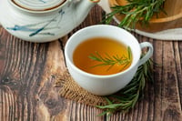 Los beneficios de beber té de romero con canela en ayunas
