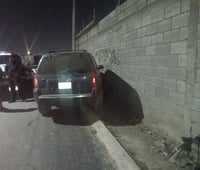 Conductor ebrio impacta su camioneta contra barda en Gómez Palacio