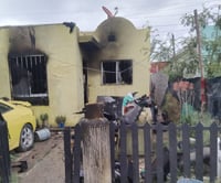 Rescatan a dos niños de una casa en llamas en Gómez Palacio