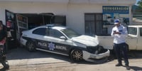 Patrulla de la Policía Municipal de Torreón termina contra la fachada de una miscelánea