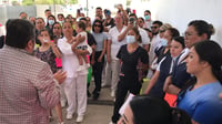Manifestación de trabajadores eventuales en el Hospital General de Gómez Palacio. 