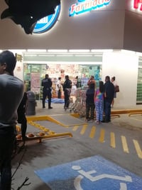 Muere hombre al interior de farmacia en Torreón