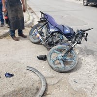 Joven de 18 años termina en el hospital tras accidente de motocicleta en Gómez Palacio