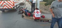 Motociclista termina lesionado tras chocar en la parte baja del puente Centenario de Gómez Palacio