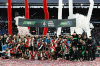 Jugada de Santi Giménez da el título de Copa al Feyenoord