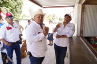 Daniel Santoyo y Cristian Mijares recorren casas de La Torreña
