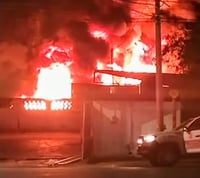 Incendios Incendio arrasa con dos empresas en el Parque Industrial de Gómez Palacio