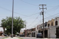 CFE Denuncian vecinos  suroriente  de Torreón cortes frecuentes de luz