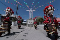 danzas Celebran a la Santa Cruz con danzas y reliquia en el sector poniente de Torreón