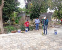Homero Martínez supervisa obras en el panteón municipal de Lerdo
