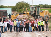 Alcaldesa de Gómez Palacio realiza visita de supervisión a obras de pavimentación en el ejido Huitrón