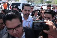 Máynez visita Torreón y tiene caótico encuentro con los medios de comunicación