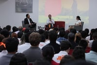Máynez acude a Ibero Torreón para encuentro universitario