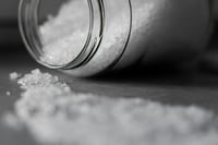 ¿Cómo afecta la sal en la piel?