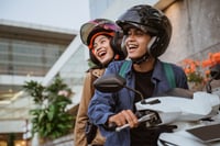 ¿Cómo elegir un casco para motocicleta? 5 consejos clave para cuidar tu integridad