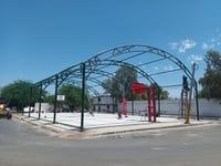 Construyen canchas y techumbres en colonias y ejidos de Torreón