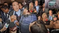 Eduardo Yáñez lo hace de nuevo; enfrenta a reportera durante evento