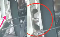Mujer se accidenta en caminadora y cae desde un tercer piso | VIDEO