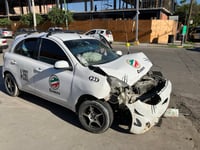 Pasajera de taxi resulta lesionada tras fuerte accidente en Gómez Palacio