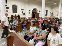 Realizan conferencia sobre origen de la Diócesis de Torreón en la parroquia de San Pedro Apóstol