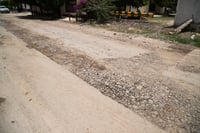 Denuncian demora en introducción de drenaje en calle Del Querubín en La Fuente de Torreón