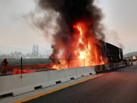 Se incendia tráiler que transportaba clamatos en Saltillo