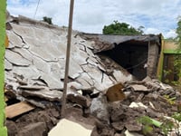 Derrumbe de techos y enormes charcos por lluvia en San Pedro